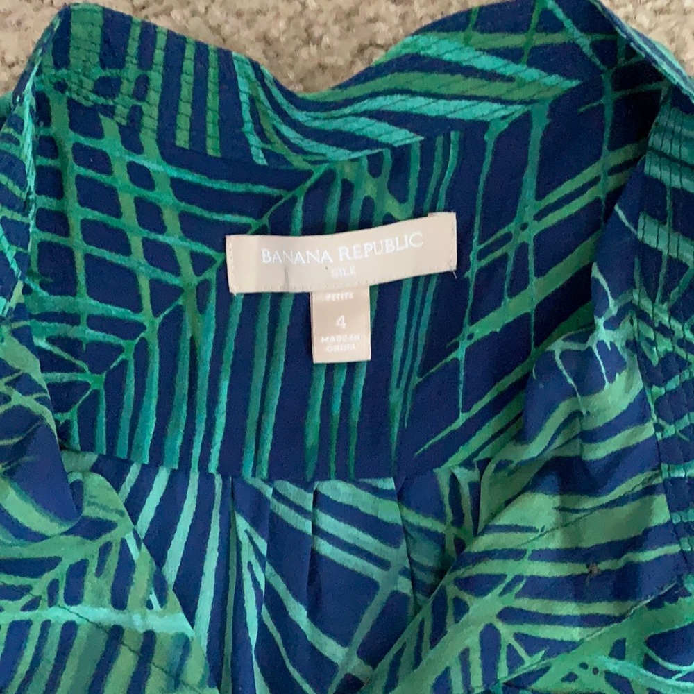 Banana Republic sleeveless silk blouse - Picture 3 of 3